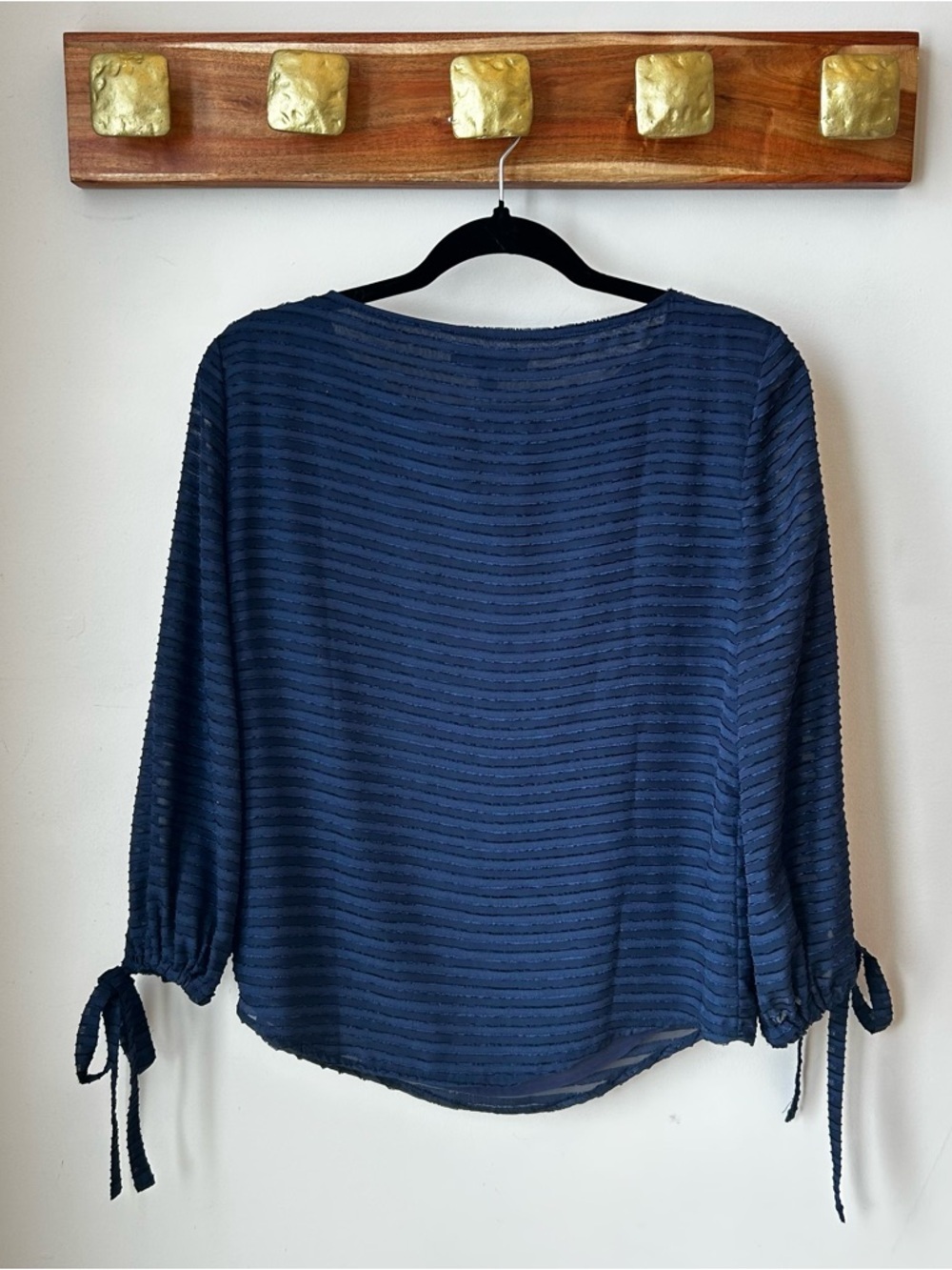 🟢 5 for $25 🟢 Banana Republic Navy Semi-Sheer Striped Tie-Sleeve Blouse - Picture 2 of 5
